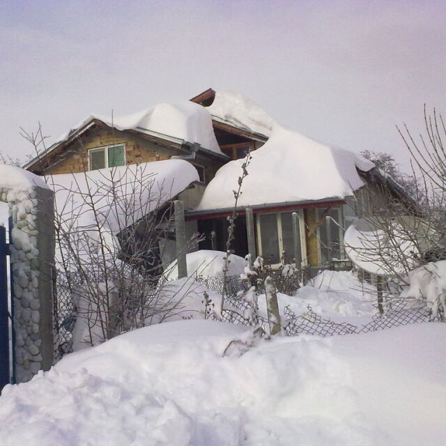 30 см сняг създаде проблеми в Хасково и Кърджали 