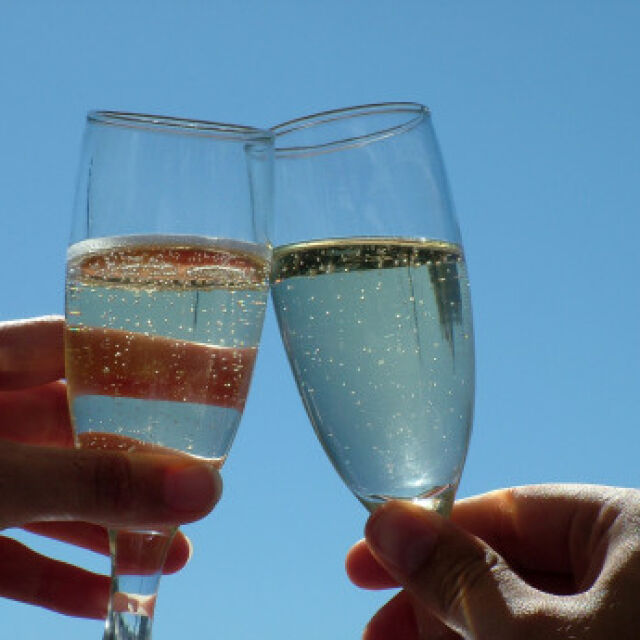 Учените най-накрая разгадаха тайната на пенливото шампанско