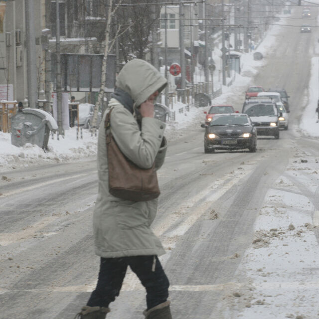 Опасно време: Синоптиците предупреждават за сняг и виелици