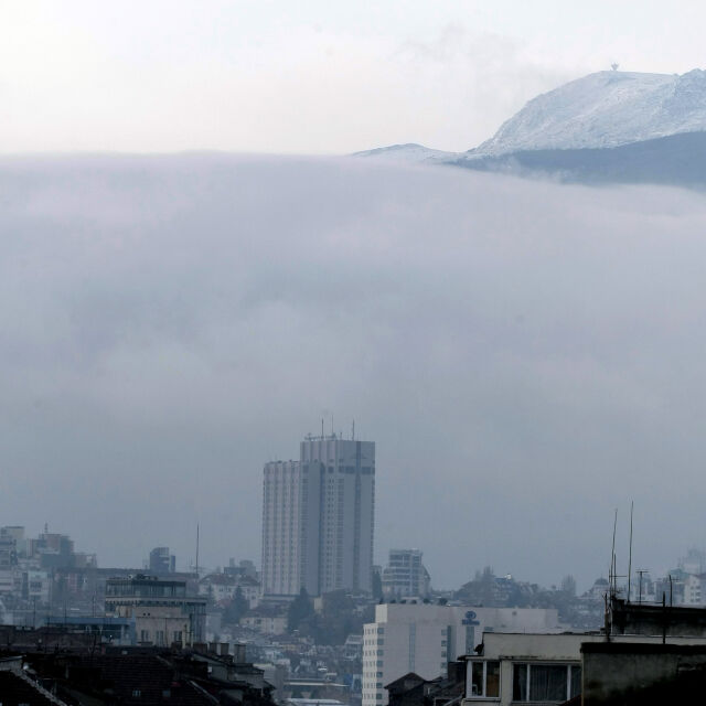 Гъста мъгла и по-мръсен въздух в столицата, отчитат от НИМХ