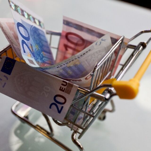 При замяната на лева с евро, стоките и услугите ще поскъпнат ли двойно?