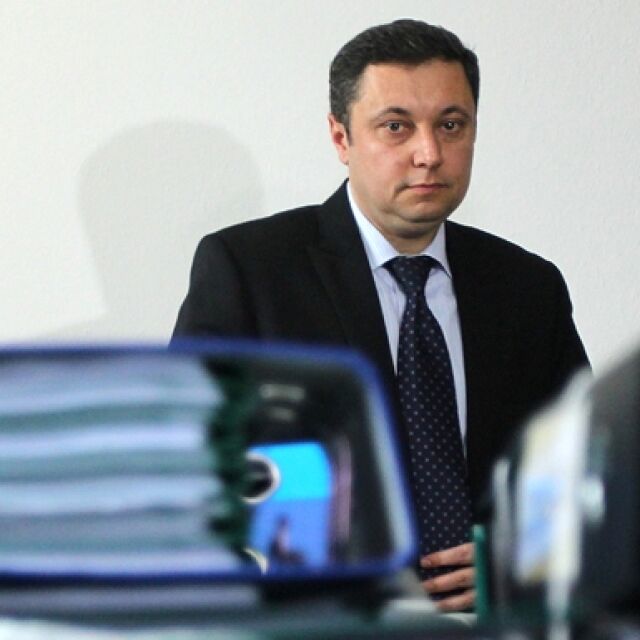 Янев: Сертов си позволи да разработва министри от Тройната коалиция