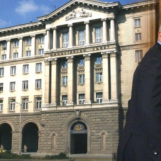 Борисов подаде оставка, 24 часа след като обяви, че остава