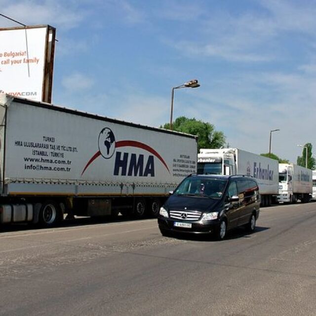 Десетки български камиони са блокирани на границата заради неплатени глоби в Турция