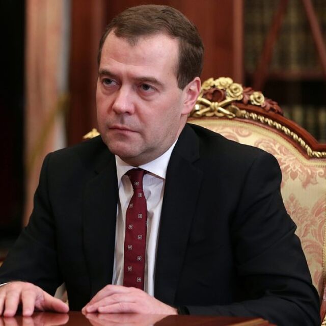  „ Нека превърнем живота им в призрачен сън “: Медведев с апел към руснаците 
