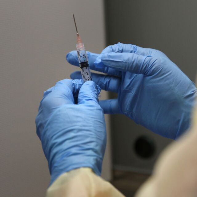 Личните лекари предлагат търговете за ваксини да се правят една година преди доставката