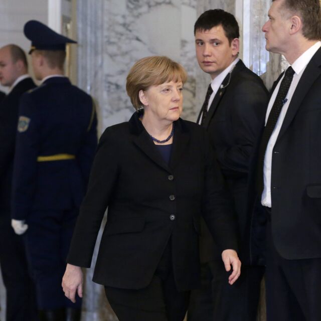 Меркел видя надежда след преговорите, но предупреди, че не е постигнато всичко