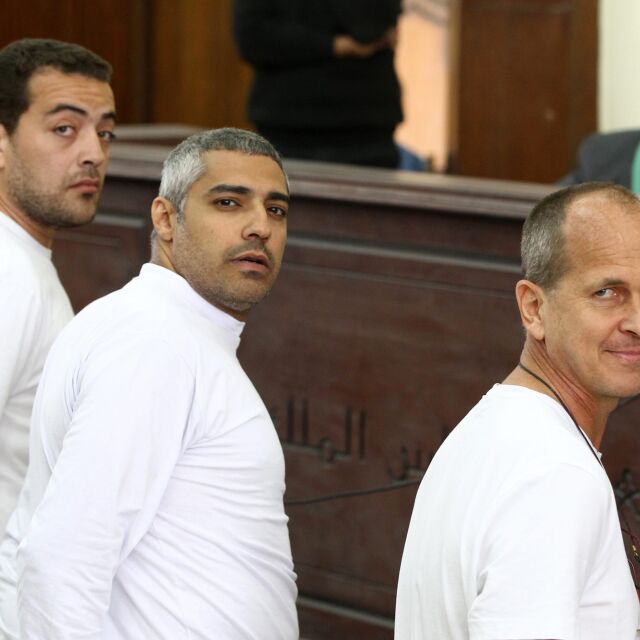 Египет пусна журналисти от "Ал Джазира" след 411 дни арест