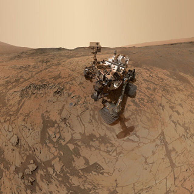 "Кюриосити" си направи селфи на Марс
