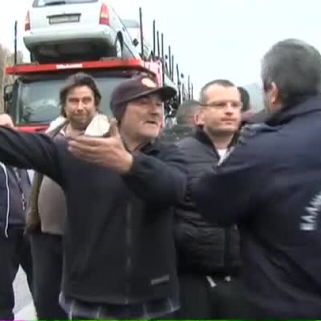 Недоволни шофьори на български тирове блокираха магистрала в Гърция