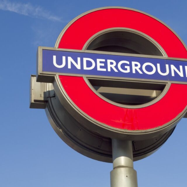 Пътници в лондонското метро пострадаха след атака с газ