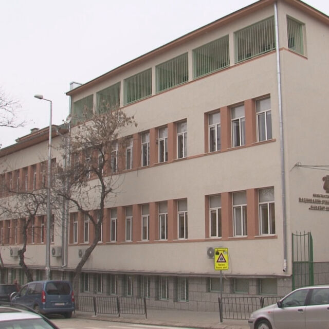 Мъжът, нападнал ученици в Плевен, се е скрил в психиатрия