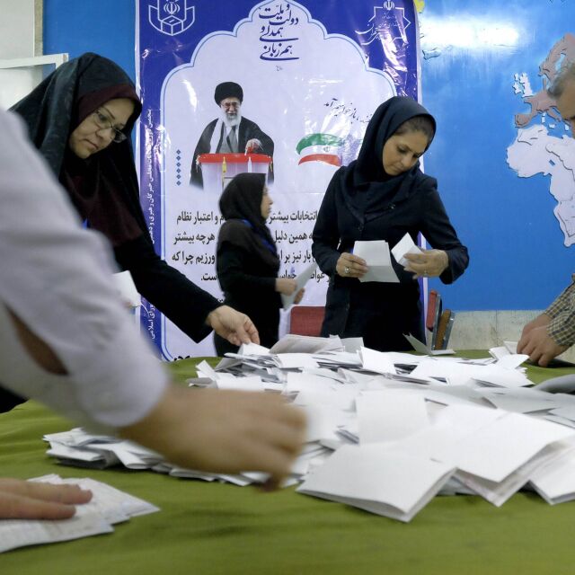 Реформаторите водят на парламентарните избори в Иран