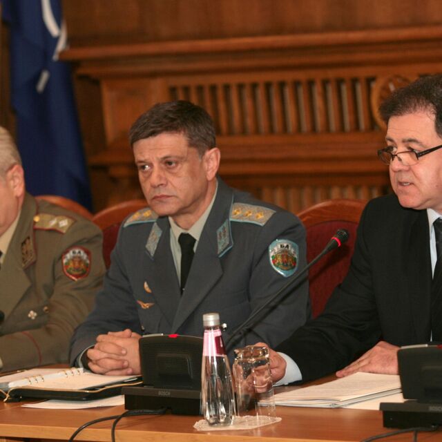 Николай Ненчев: Имаме готовност да изпратим 500 военни на границата