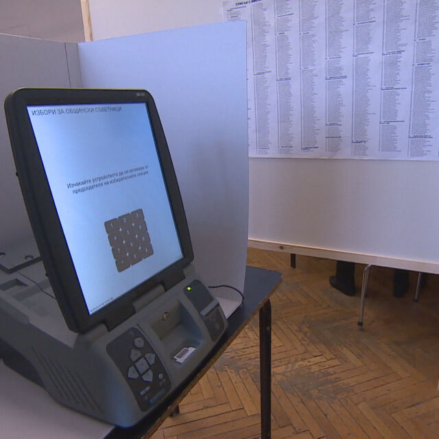 ЦИК и служебният кабинет ще търсят начин да набавят машини за вота на 26 март