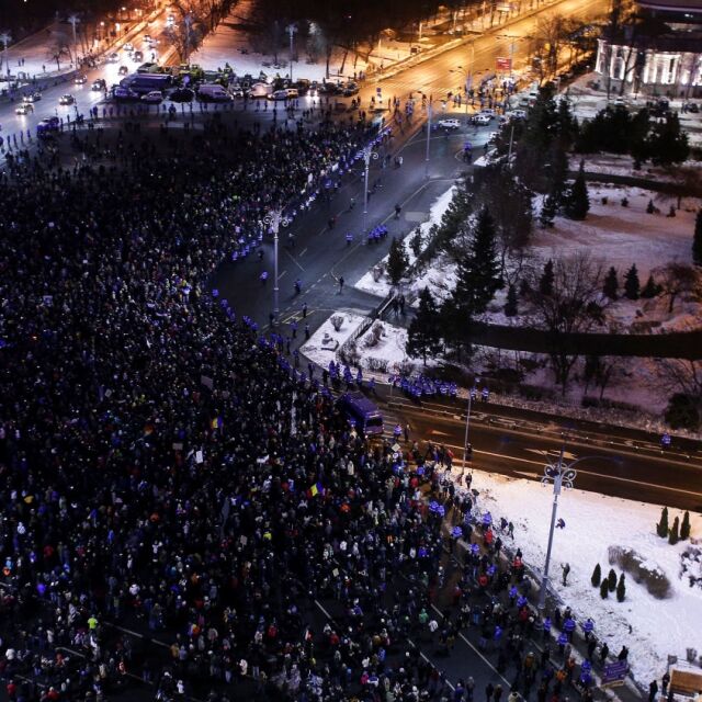 250 хил. румънци излязоха на протест срещу правителството (ГАЛЕРИЯ)