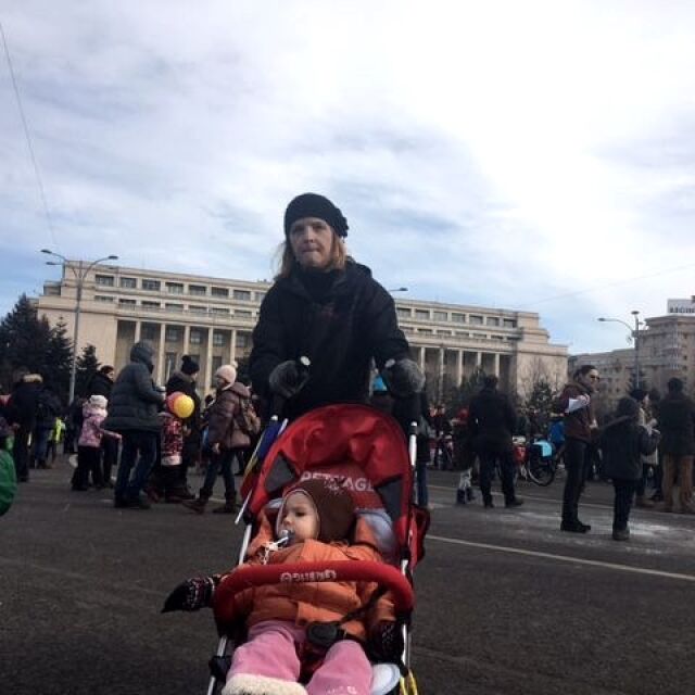Хиляди румънци излязоха на протест с децата си