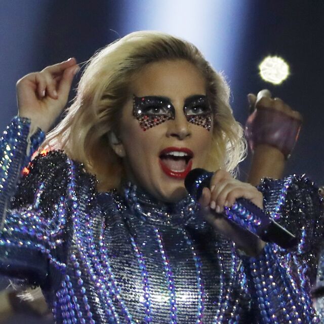 Лейди Гага със зрелищно представление на Супербоул (ГАЛЕРИЯ и ВИДЕО)
