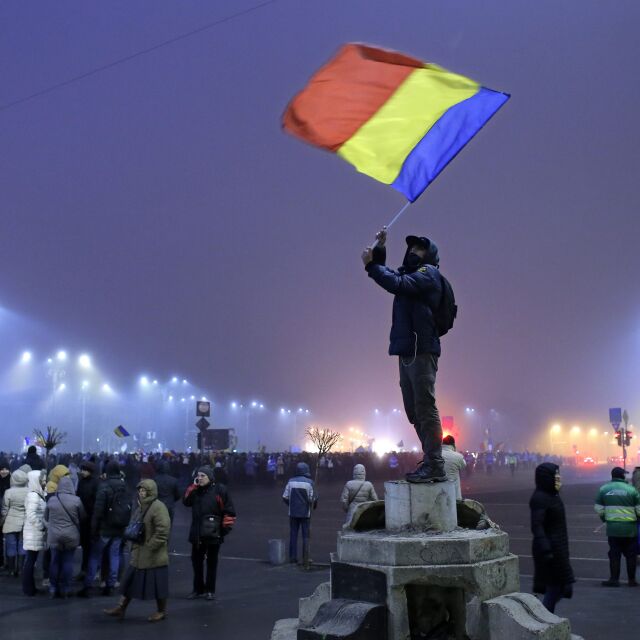 Седма поредна вечер на протести и контрапротести в Румъния