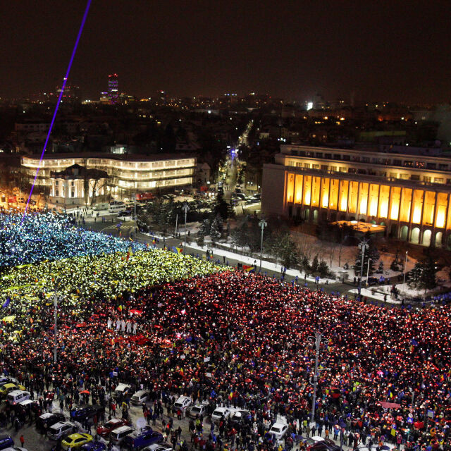 Румънският протест стана трицветен