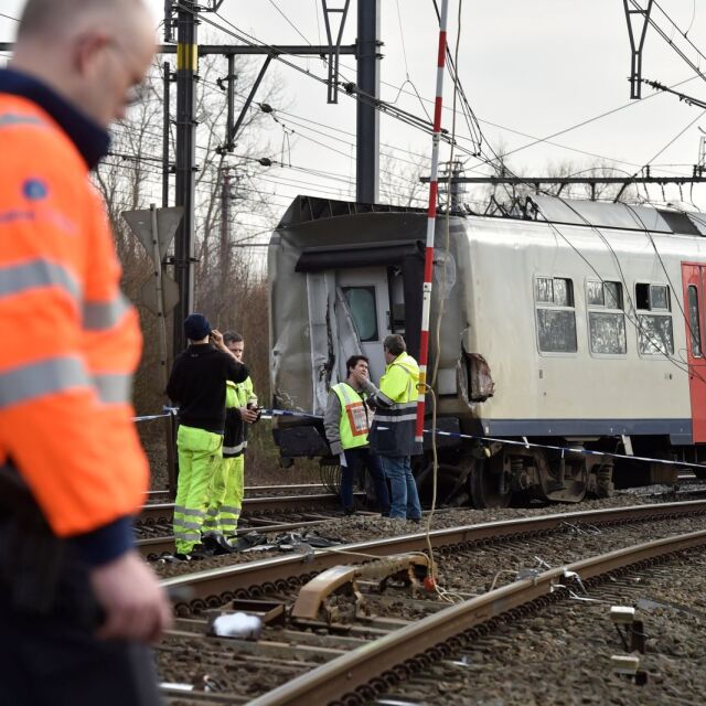 Пътнически влак дерайлира край Брюксел, 27 души са пострадали