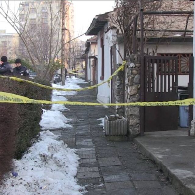 Жестоко убийство в Русе: Наркоман намушка майка си и избяга