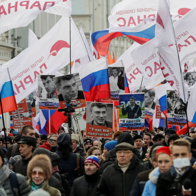 Хиляди почетоха паметта на Борис Немцов в Москва 
