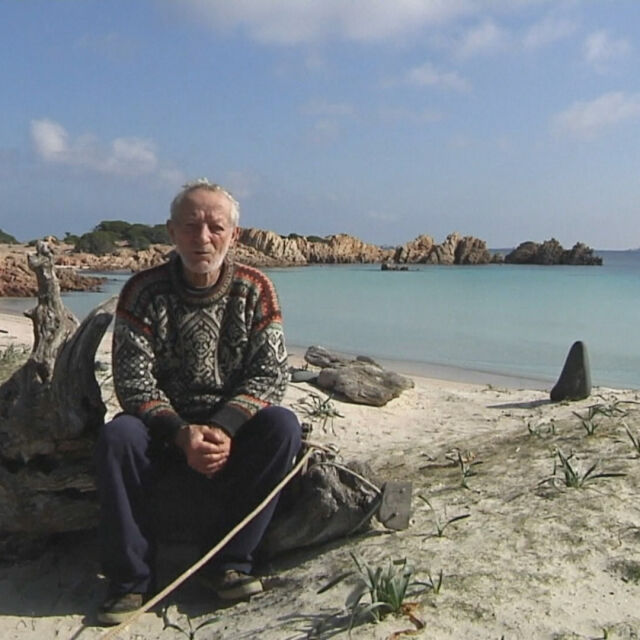 Съвременният Робинзон: Италианец избира да живее на самотен остров