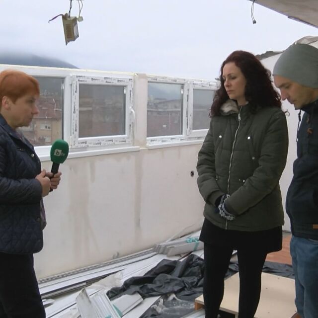 Ураганният вятър във Враца остави апартаменти без покрив