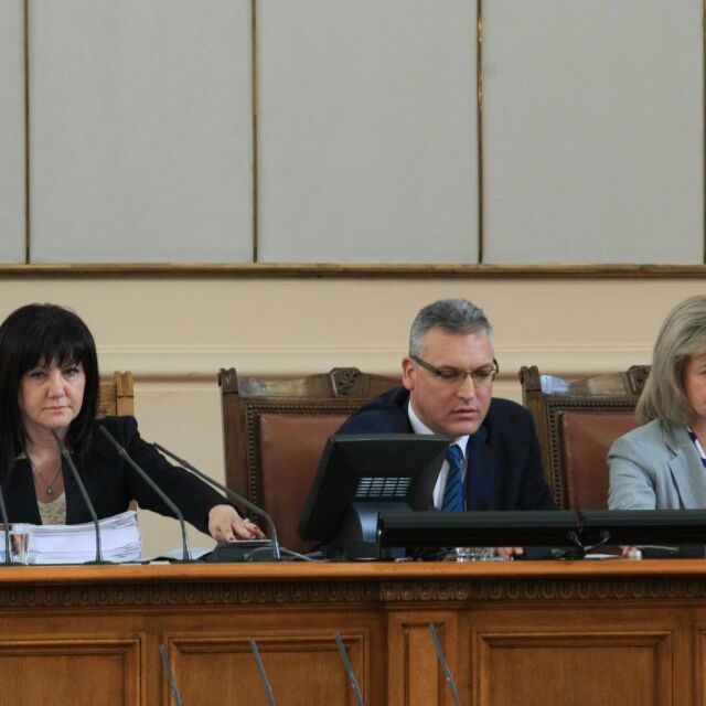 ГЕРБ и Патриотите внесоха искането за оставката на Валери Жаблянов