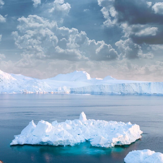 Да живееш върху топящ се айсберг – мисията на авантюриста Алекс Белини