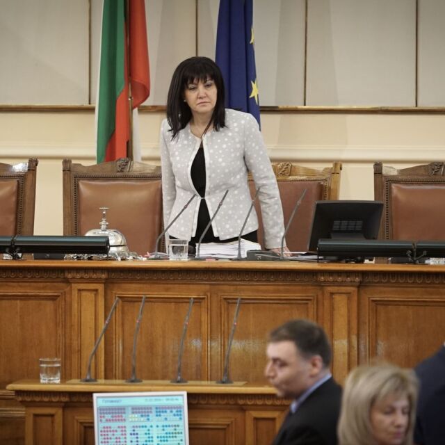 Караянчева към Нинова: Депутати от левицата са взели пари за пътни и командировъчни тази седмица