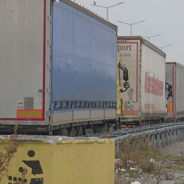 Натоварен трафик и километрични опашки от тирове на границата с Турция