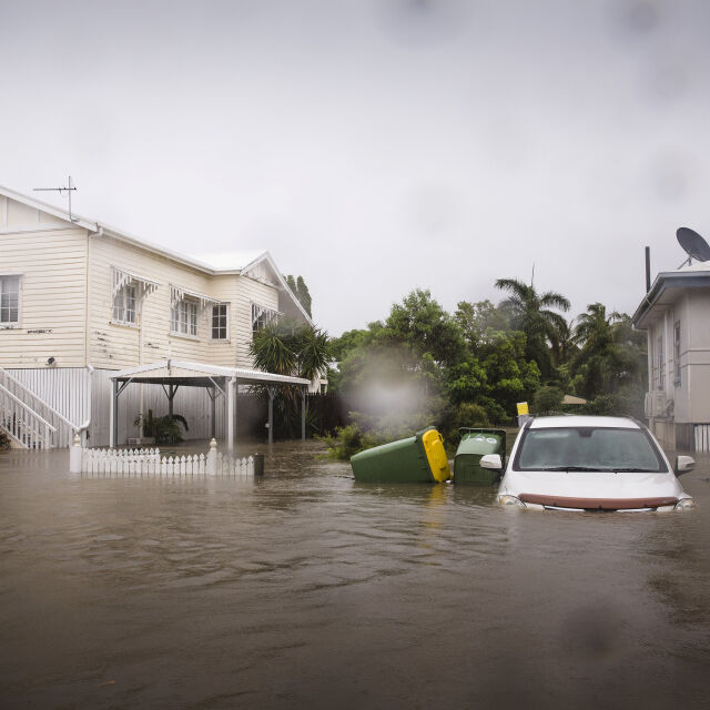 Хиляди напуснаха домовете си заради наводнения в Австралия