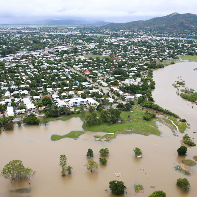 Наводненията в Австралия взеха две жертви (ВИДЕО)