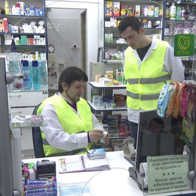 Жълти жилетки в аптеките: Фармацевти протестират срещу нова наредба (ОБЗОР)