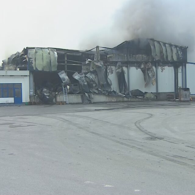 Овладяха пожара във фабриката за месо във Войводиново