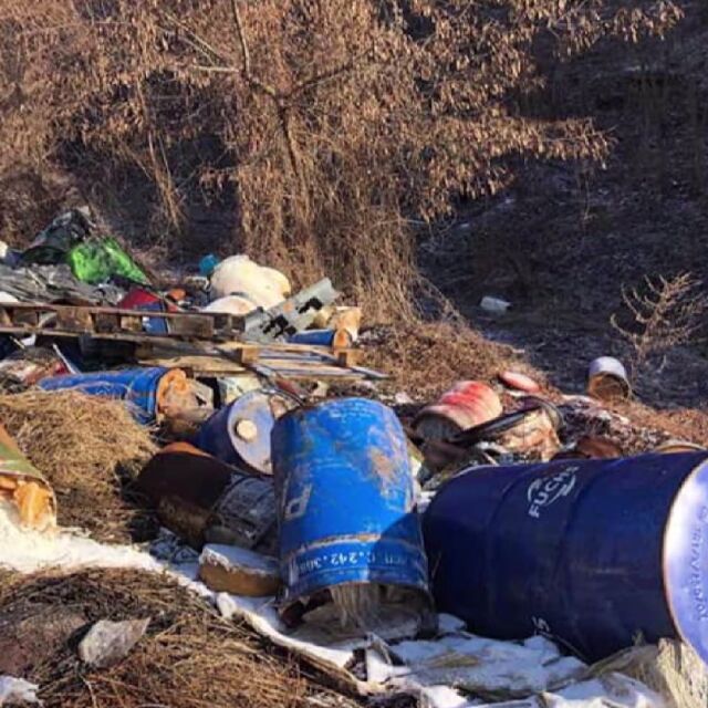Изхвърлените край гара Яна токсични отпадъци вече са разчистени 