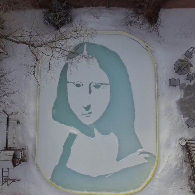 Хит в мрежата: Мона Лиза от сняг се появи в двор на канадска къща 
