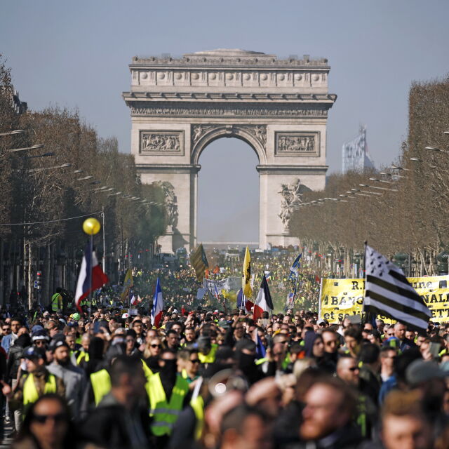 Протест на "жълтите жилетки" в Париж за 15-и пореден уикенд (ВИДЕО)