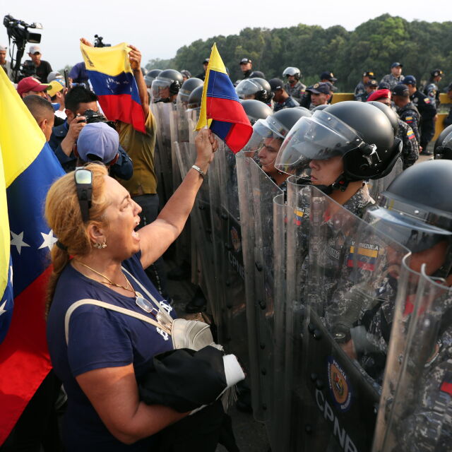 Сблъсъци по границата на Венецуела заради блокираната хуманитарна помощ