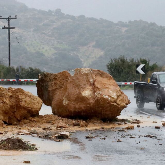 Извънредно положение в части от Крит и Северна Гърция заради лошото време (СНИМКИ)