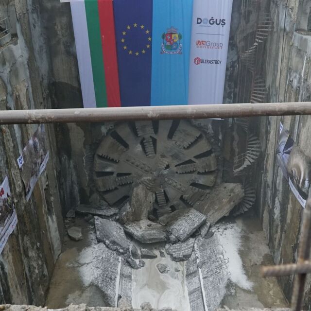 "Къртицата" на метрото изкопа 8 км и излезе на повърхността (СНИМКИ)