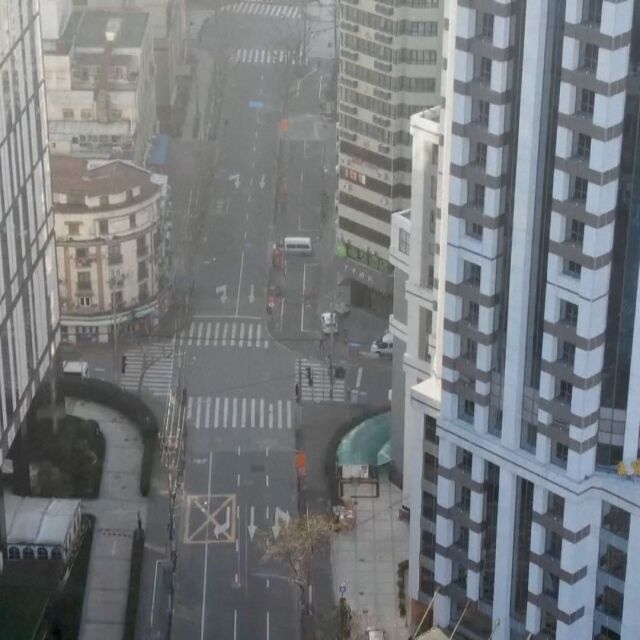 Коронавирусът превърна Шанхай в призрачен град (ВИДЕО)