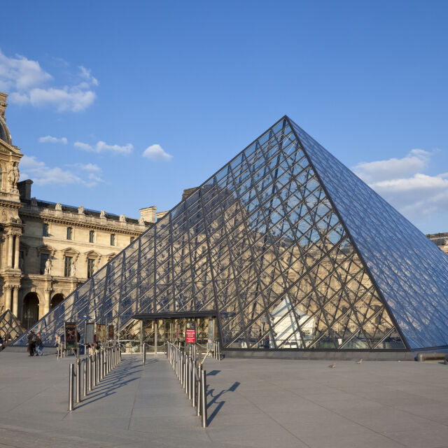 Заради страх от атентат: Затвориха Лувъра в Париж