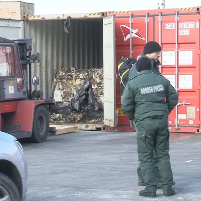 До часове връщаме на Италия 74 контейнера с отпадъци от пристанище Варна-Запад