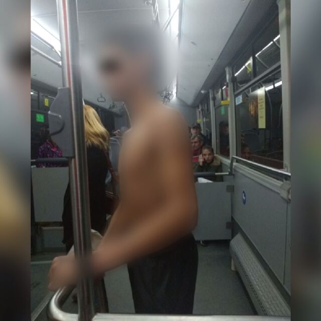 Крадци съблякоха и обраха дете в автобус в столицата