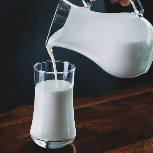 Проверяват качествено ли е млякото, което се внася у нас