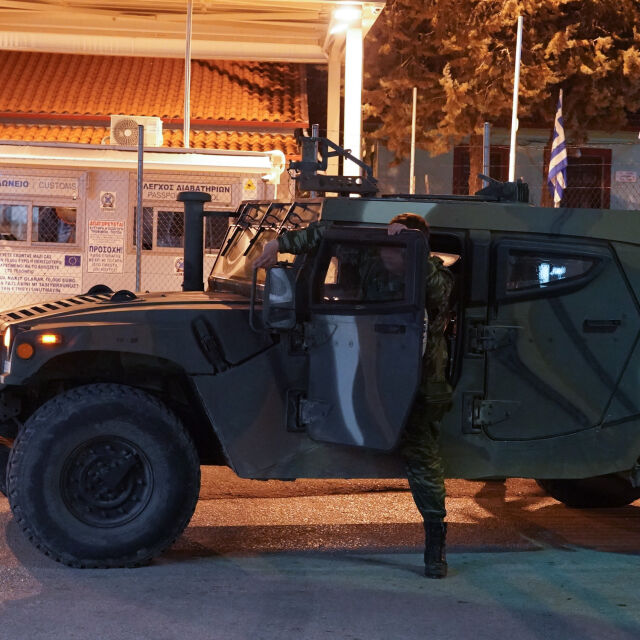 Засилено присъствие на военни и бойна техника на ГКПП Кастанес – Пазаркуле