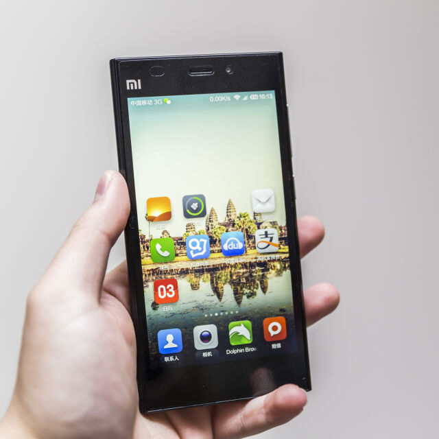 Китайският технологичен гигант Xiaomi открива фабрика за смартфони край Истанбул